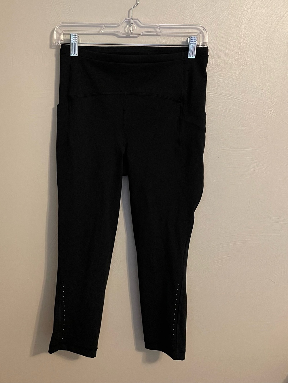 Lululemon Women’s Black Leggings Size 6 20 inch inseam